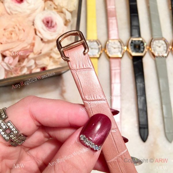 New Style Cartier Ladies Watch Gold Case White MOP Dial New Style Cartier Ladies Watch Gold Case White MOP Dial