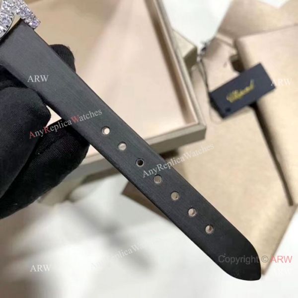 Top Grade Replica Chopard Happy Dreamg Ice Out Watches 32mm Top Grade Replica Chopard Happy Dreamg Ice Out Watches 32mm